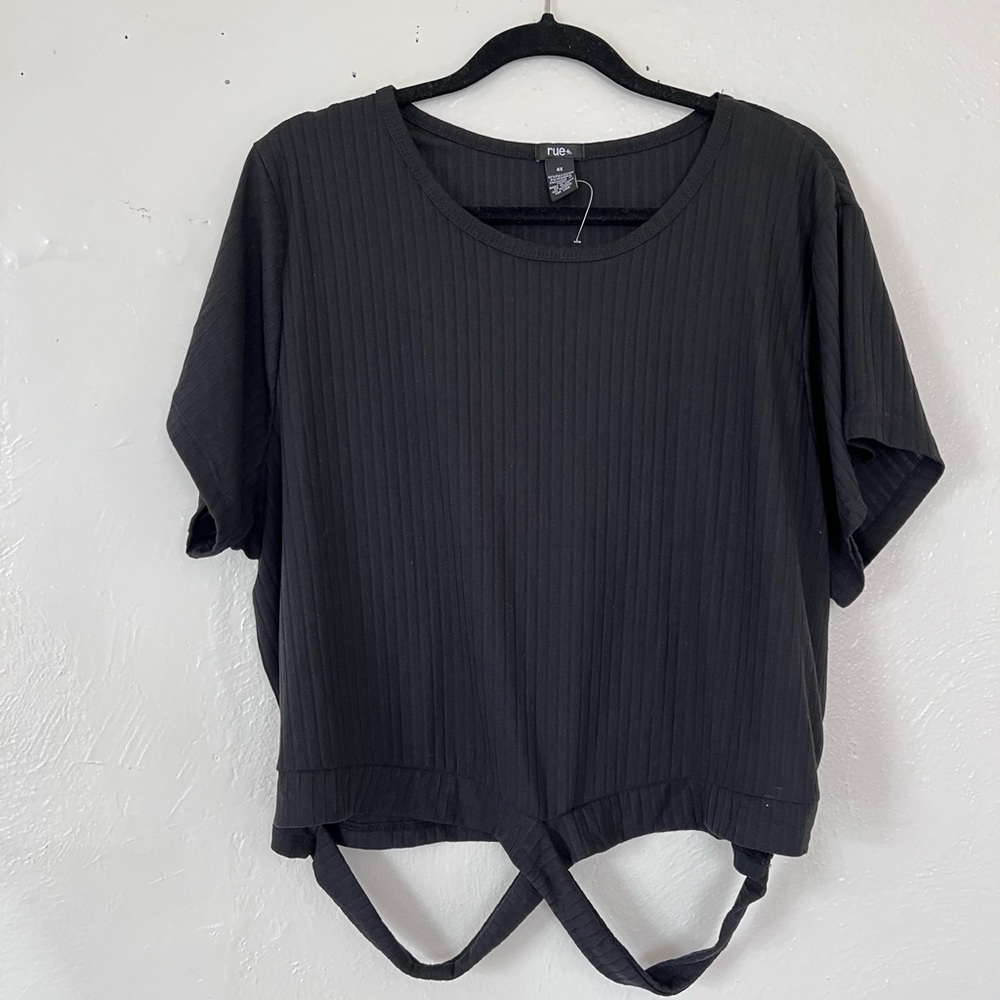 Black crop top rue 21
